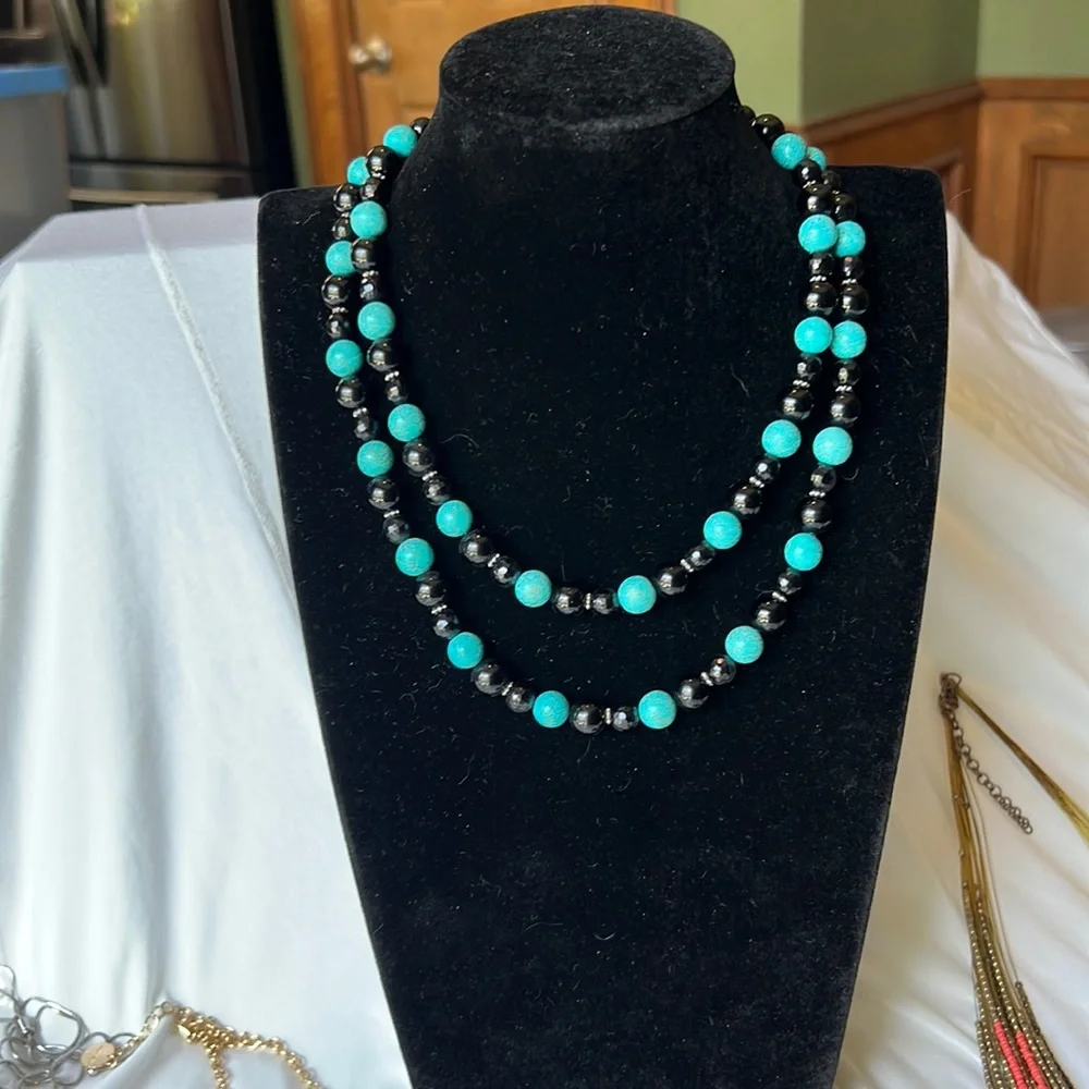 Costume Jewelry Necklace Glass Beads 18”